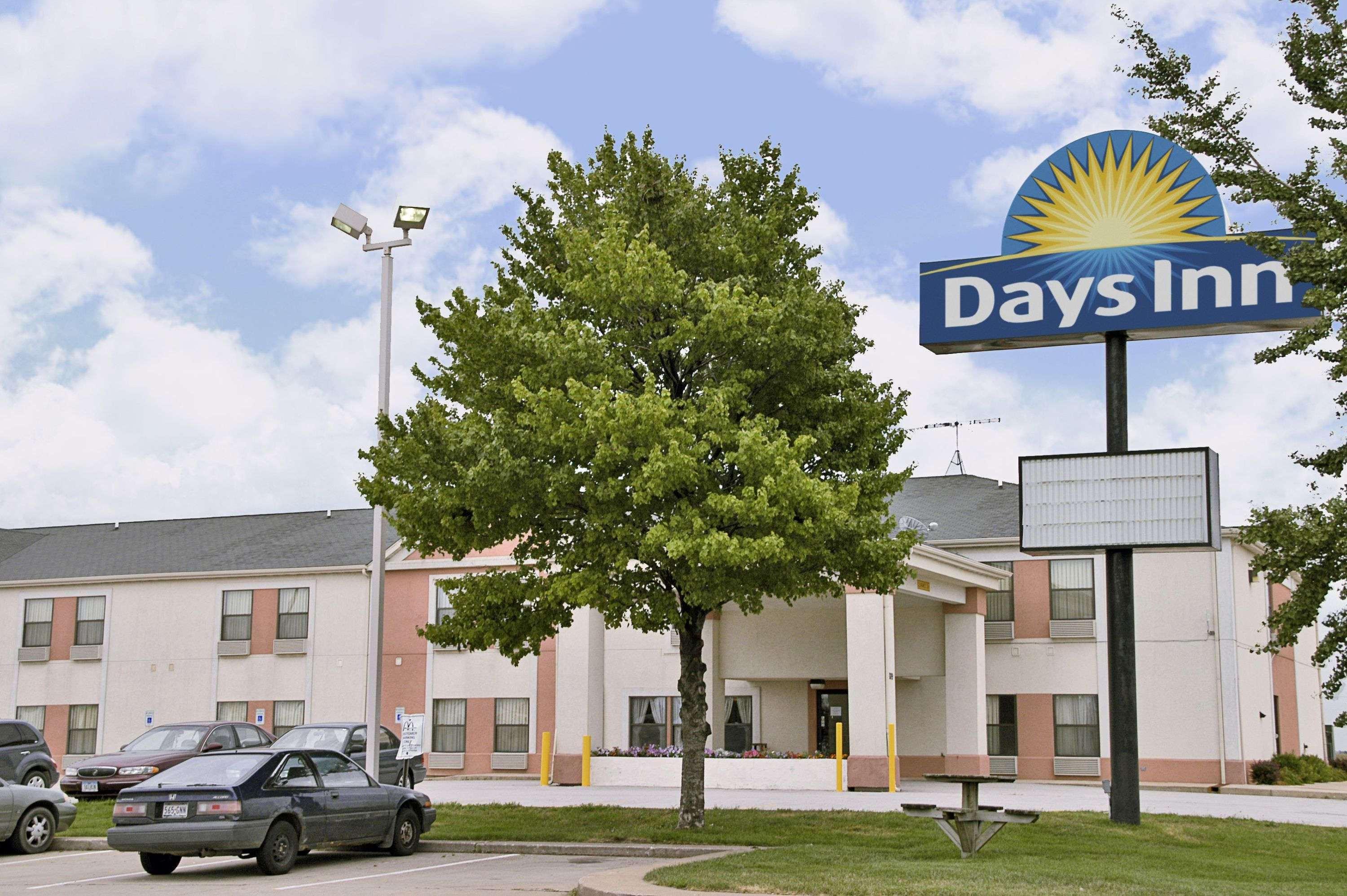 Days Inn By Wyndham Walcott Davenport Exteriér fotografie