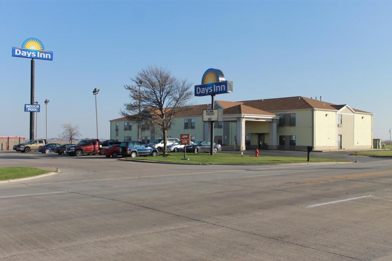 Days Inn By Wyndham Walcott Davenport Exteriér fotografie