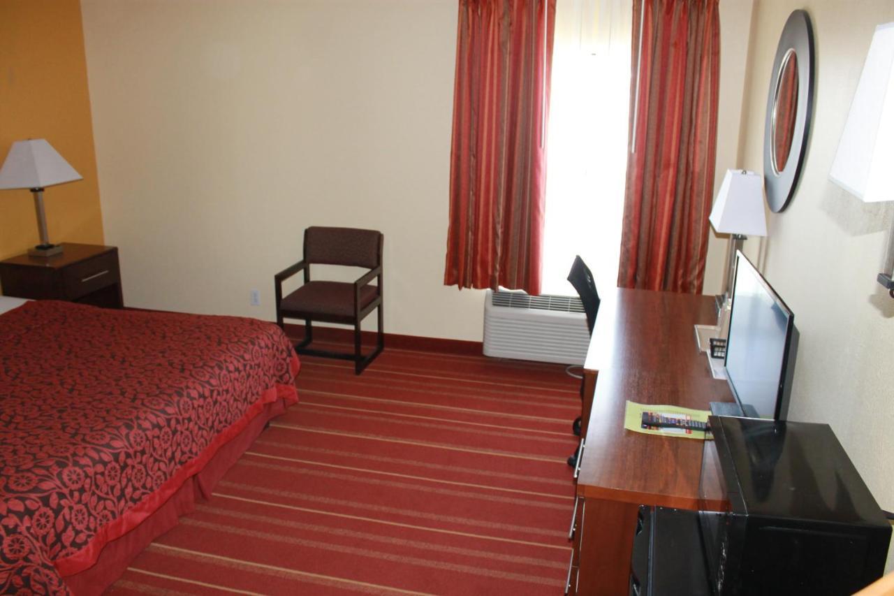 Days Inn By Wyndham Walcott Davenport Exteriér fotografie